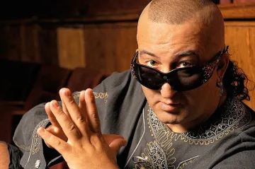 Само Дони знае кой пее и кой лъже