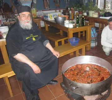 Майстор от Атон нахрани наш манастир