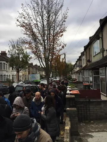 Опашки за гласуване в Англия и Турция