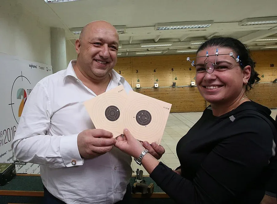 Кралев се включи в турнир по спортна стрелба за медии