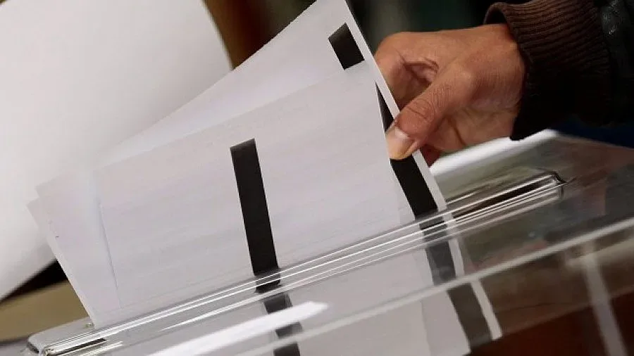 Развозват бюлетините до секциите днес