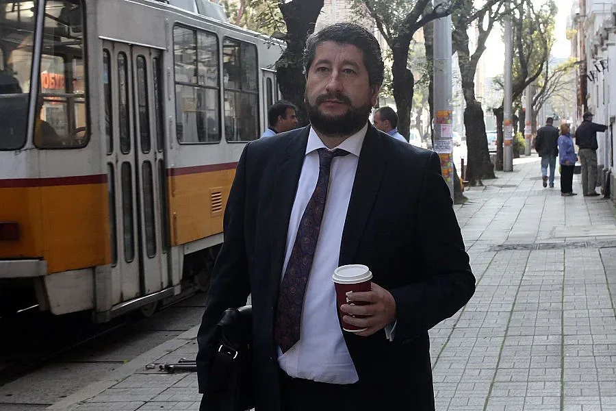 Хипотези: Момчетата си отиват