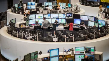 Пазарите в САЩ паднаха заради преднината на Тръмп