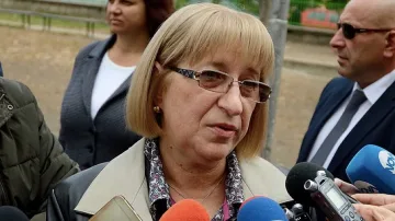 Цачева: Аз водя позитивна кампания