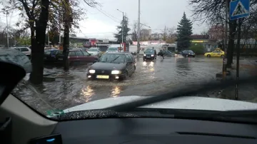 Ураган оглозга блокове в Хасково