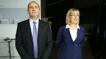 Радев води на Цачева с 3.45%