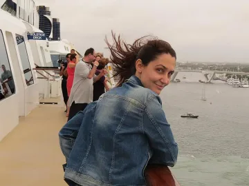 Доника Ризова реставрира стари мебели