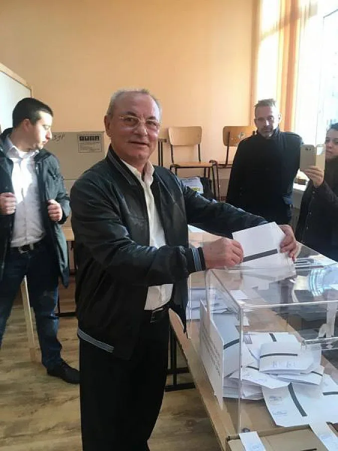 Ахмед Доган гласува рано сутринта