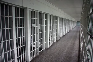 Зад решетките бюлетини пускат 1 311 души