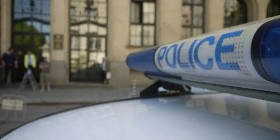 Мъж с пушка опита да обере бижутерия