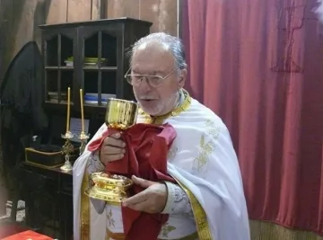 Свещеник блудствал с дете пред полицаи