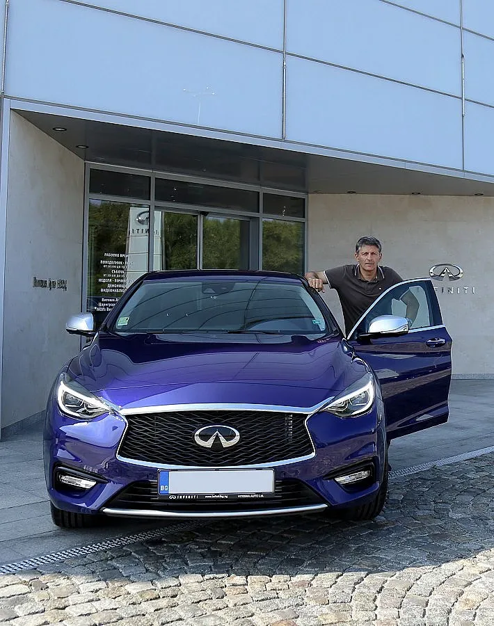 Попангелов подкара новия кросоувър QX30