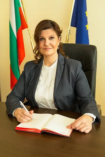 Заедно с бизнеса създаваме нови икономически стандарти