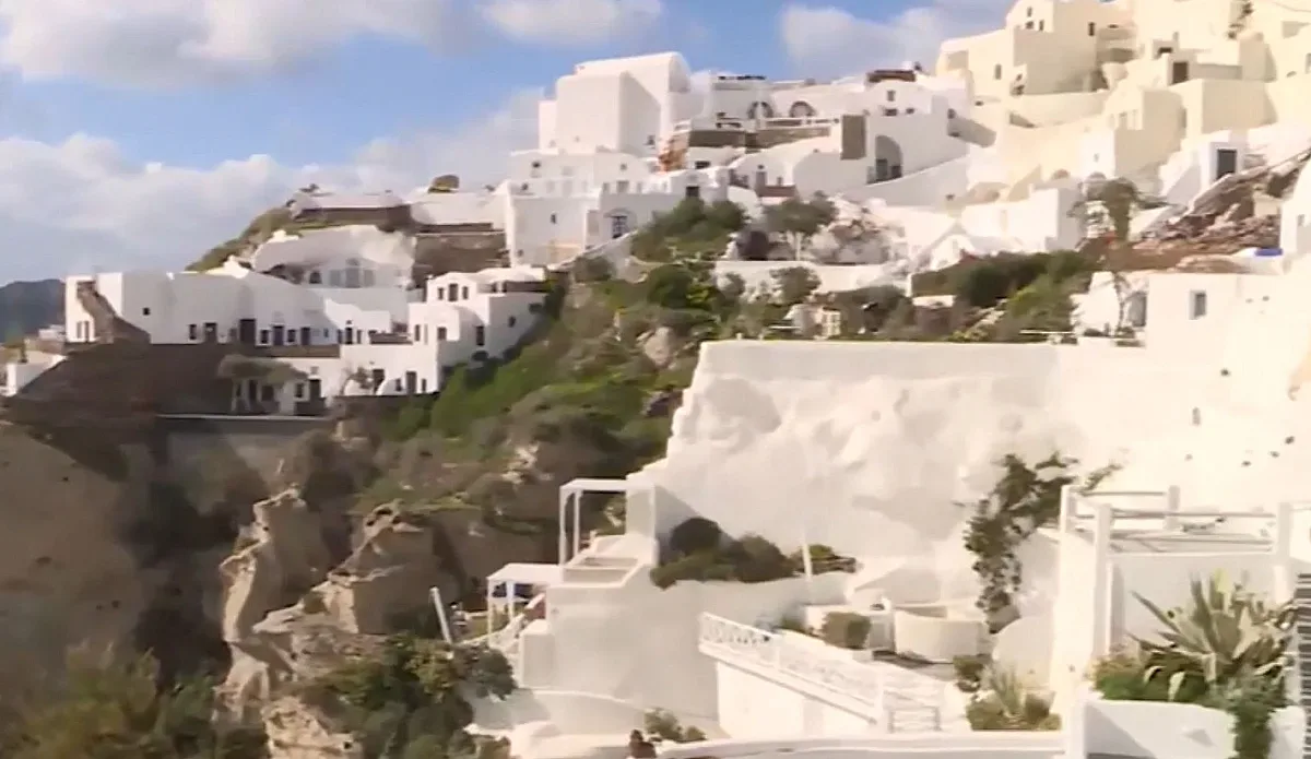 Санторини стана призрачен остров! Ужасът продължава