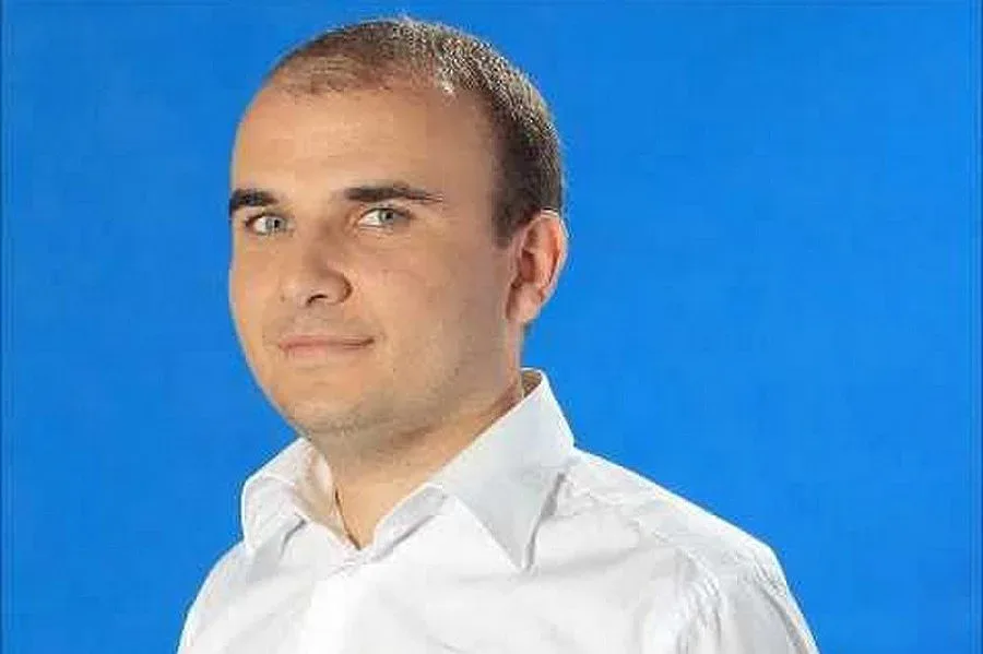 Орешарски единствен говори за реални проблеми