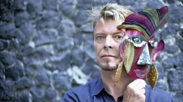 Продават 400 шедьоври от колекцията на Боуи