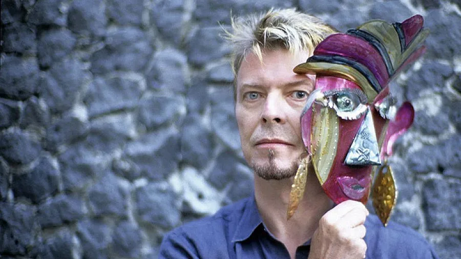 Продават 400 шедьоври от колекцията на Боуи