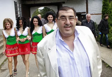 Тарикати правят пачки на гърба на кандидат-президенти