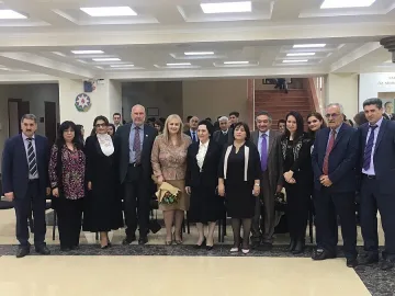 Студенти от Баку питат за Магурата