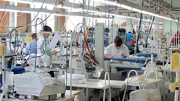 Внезапно затвориха шивашки цех. 500 жени останаха без препитание