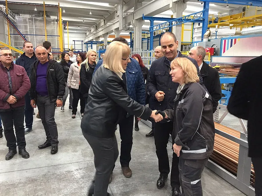 Заради прекъсването на кампанията си: Цецка Цачева с рекордни срещи