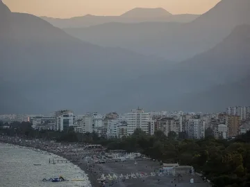 Две ракети удариха турския курорт Анталия