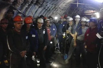 Миньори на бунт под земята