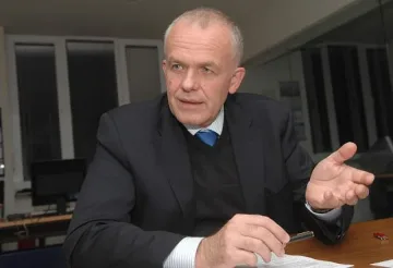 Ролман: Предсрочни избори са поне 1/2 загубена година