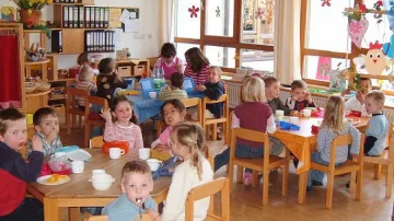 Забавачките в Бургас с таблети и интерактивни дъски