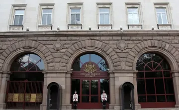 Цачева стартира с 5% аванс пред Радев