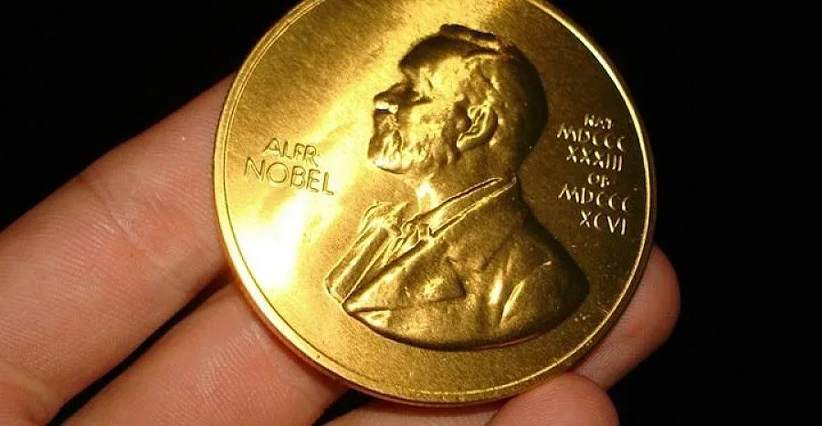 Нобеловата награда за физика отива при трима американци