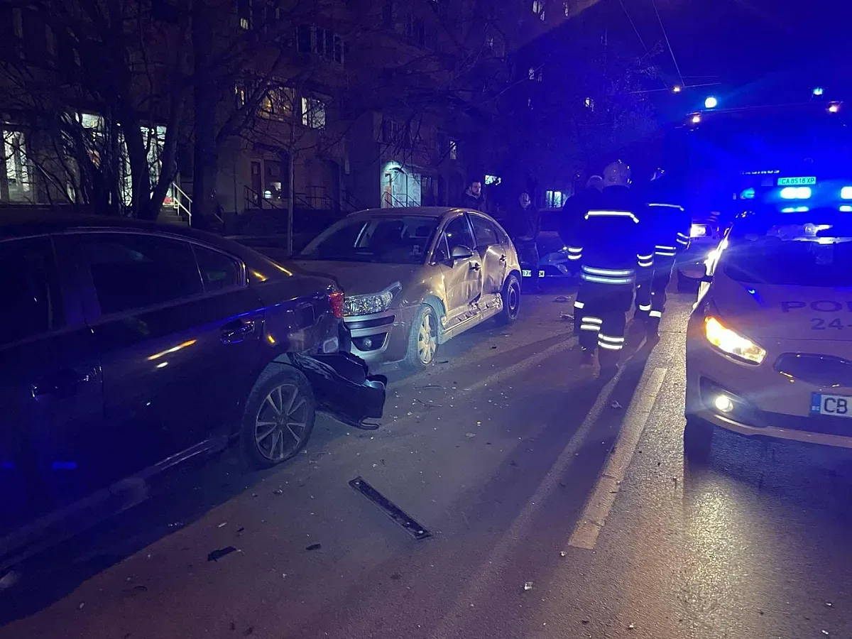 Екшън в София. Шофьор помете 9 коли