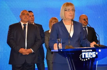 Цачева обикаля по 2 града на ден