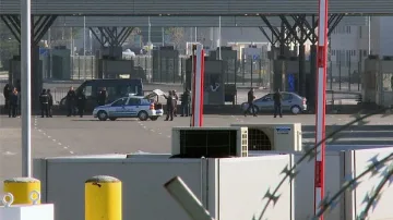 Задържаха четирима граничари с белязани пари