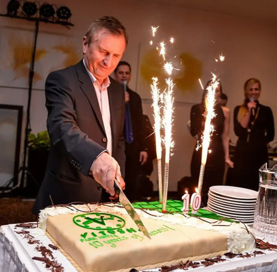 Мистър Лаваца купи Гранд хотел "България"