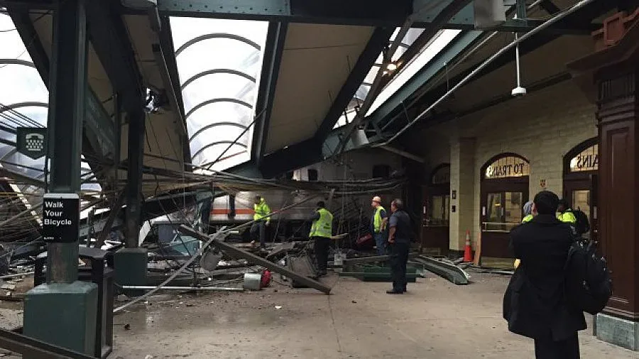 Влак се разби в Ню Джърси