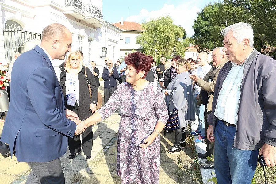 Радев: Правителството да се погрижи за българите в Англия