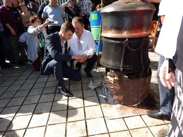 Фестивал събра майстори на троянския еликсир