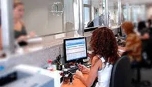 Удрят чиновниците по джоба