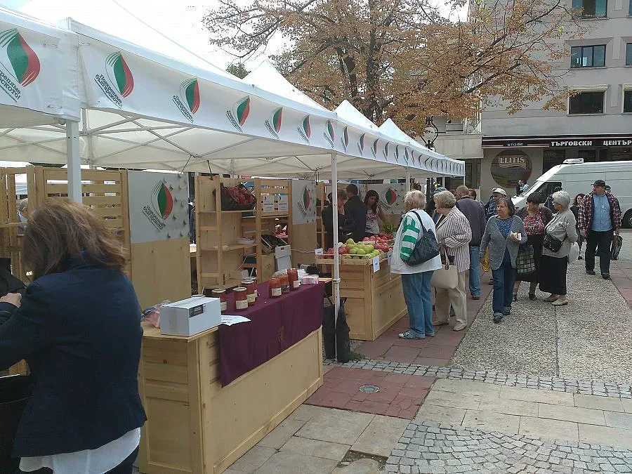 Изложението "Подкрепяма българското" спря и в Града на липите