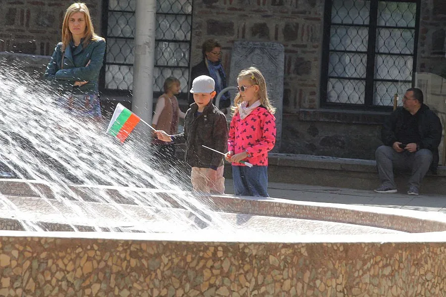 Топло и в неделя