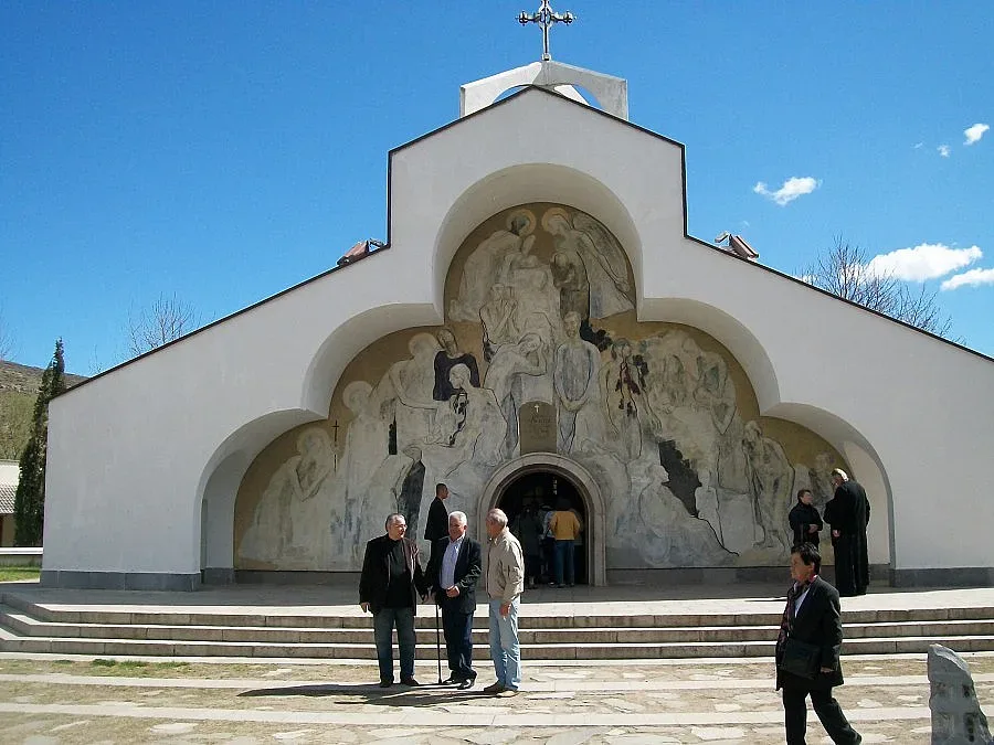 Почитат Ванга с песни и литургия