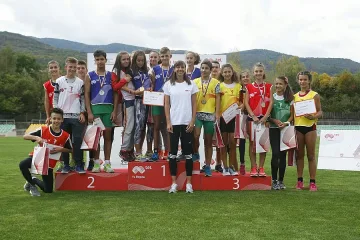 Мирела Демирева награди децата в Правец