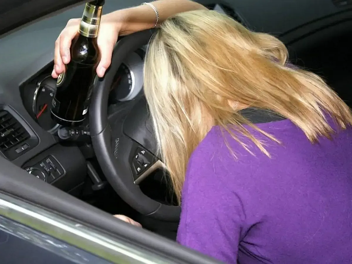 Катастрофа! Шофьорката пияна, на 18 г., с книжка на два месеца