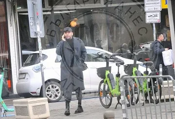 Как става? Наш артист подкара Майбах!