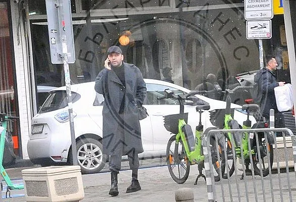 Как става? Наш артист подкара Майбах!