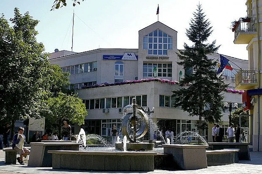 Община Разлог купува нови трактори и машини за гимназия