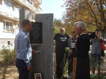 В Кърджали откриха мемориален знак в памет на отец Благой Топузлиев