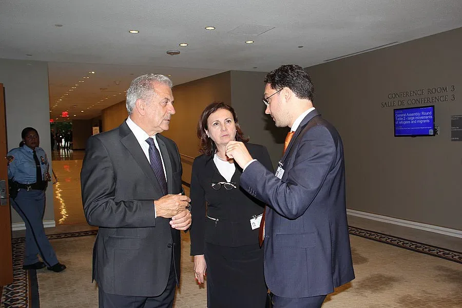 Аврамопулос: България има важна роля за справянето с миграционната криза