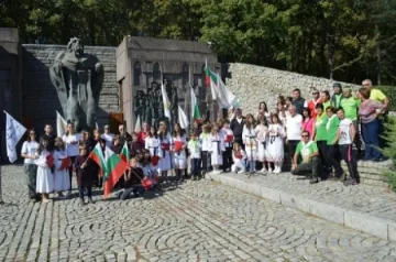 Стотици участници в похода „По стъпките на Самуиловите воини”